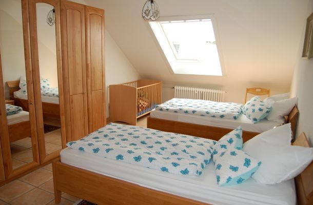 Schlafzimmer 1